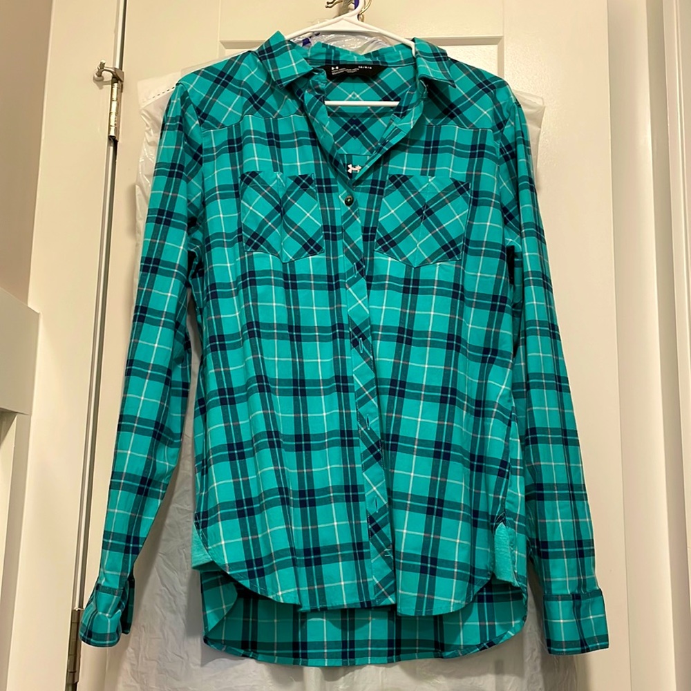 NWOT !💙 Under Armour Women’s Blue plaid Button Down Shirt. Size Large.